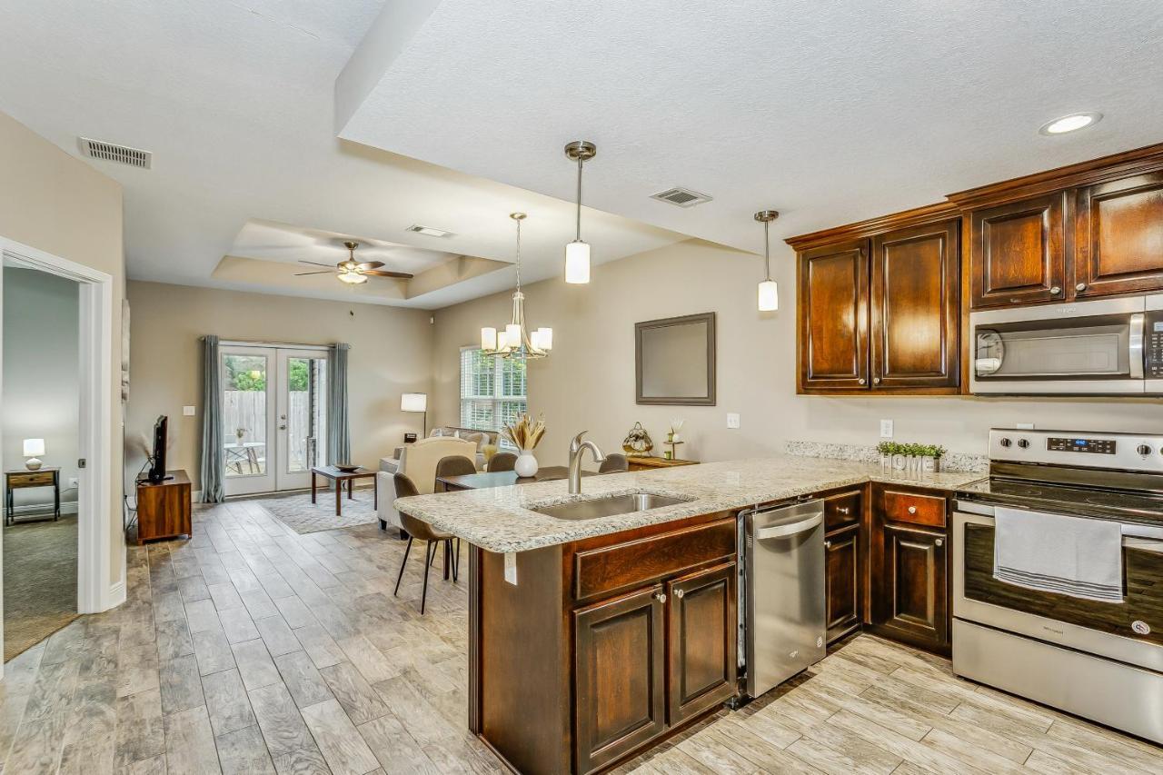 Lovely Town-Home In Pensacola Exterior photo